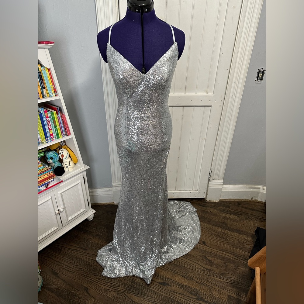 BeautBoy Mermaid Sequined Long Prom/Evening Dress Size 6